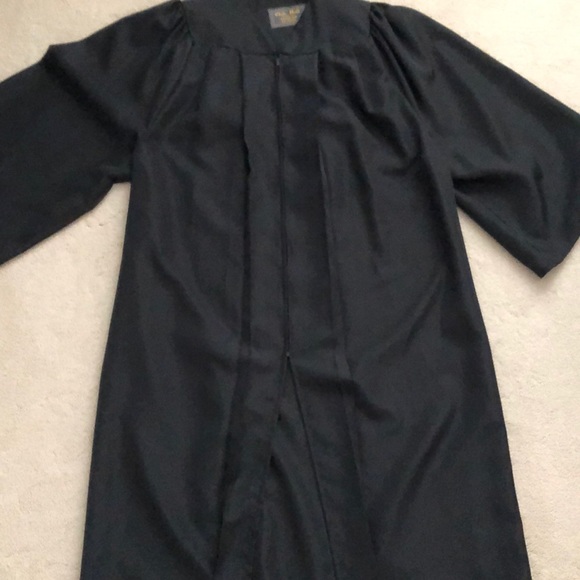Graduation gown - Picture 1 of 3